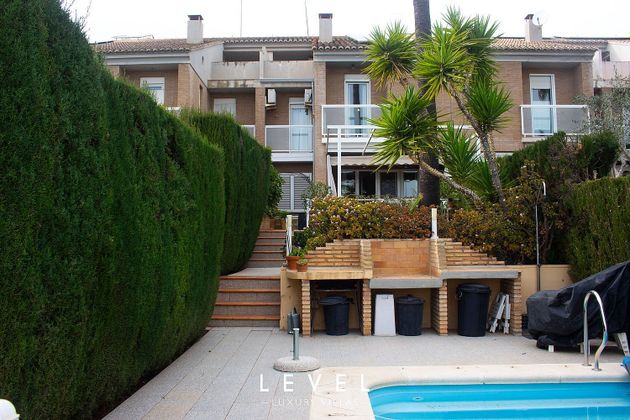Foto 1 de Casa adossada en venda a Rocafort de 5 habitacions amb terrassa i piscina