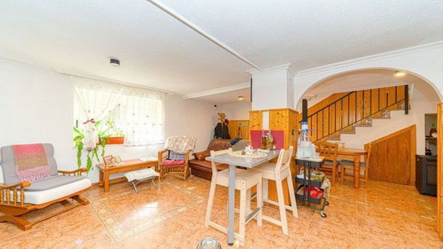 Foto 2 de Venta de casa en Monforte del Cid de 4 habitaciones con terraza y aire acondicionado