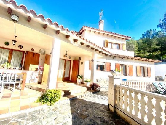 Foto 1 de Chalet en venta en Castellet i la Gornal de 5 habitaciones con terraza y piscina