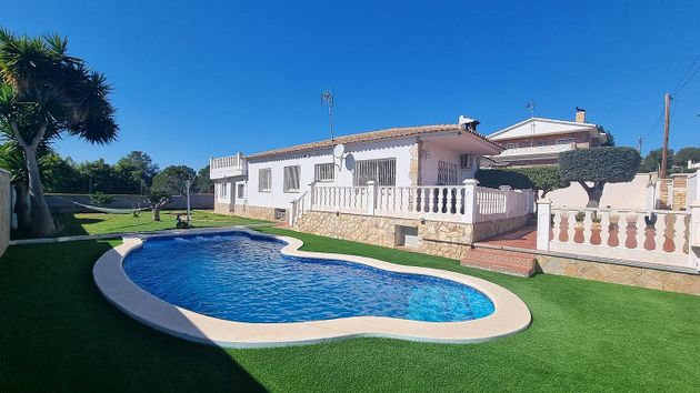 Foto 1 de Chalet en venta en Centre - Torredembarra de 5 habitaciones con terraza y piscina