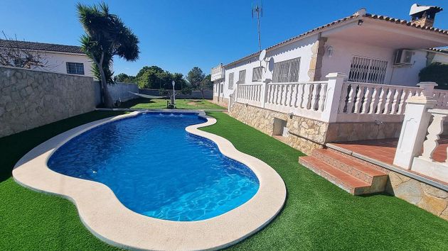 Foto 2 de Chalet en venta en Centre - Torredembarra de 5 habitaciones con terraza y piscina