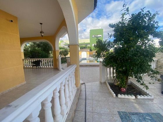 Foto 2 de Casa adossada en venda a calle Moralet de 7 habitacions amb terrassa i piscina