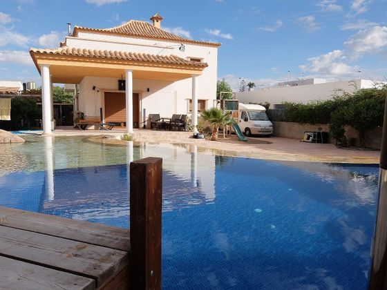 Foto 1 de Chalet en venta en Las Bayas de 4 habitaciones con terraza y piscina