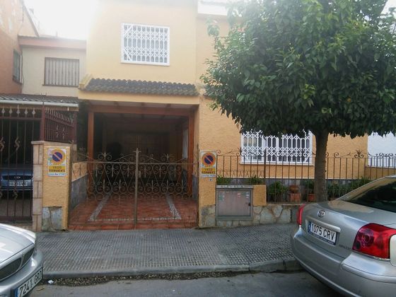 Foto 1 de Venta de casa adosada en Almoradí de 4 habitaciones con terraza y garaje