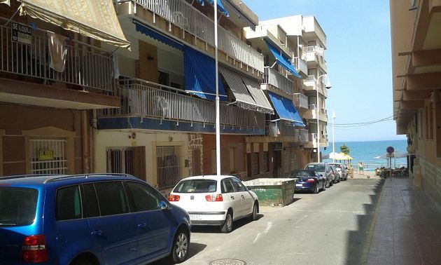Foto 2 de Venta de piso en Guardamar Playa de 3 habitaciones con muebles
