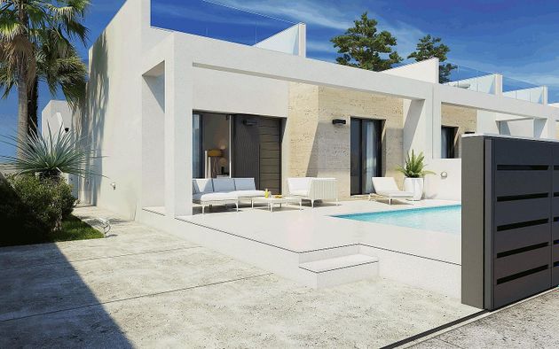 Foto 2 de Casa en venta en Daya Nueva de 2 habitaciones con terraza y piscina