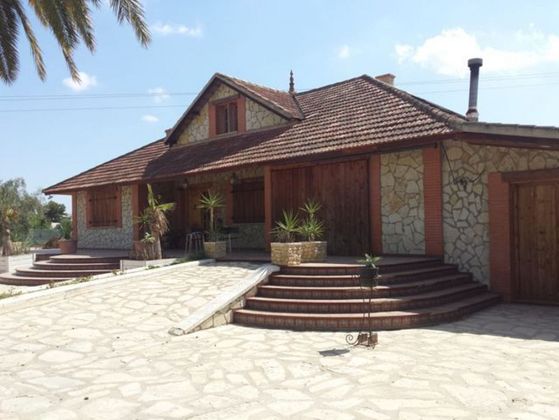 Foto 1 de Xalet en venda a Orihuela ciudad de 4 habitacions amb terrassa i piscina