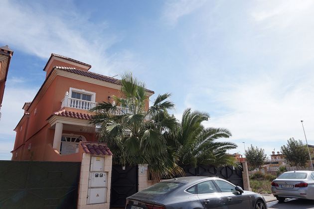 Foto 1 de Casa en venda a Almoradí de 4 habitacions amb terrassa i piscina