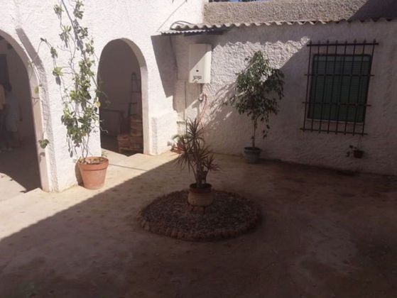 Foto 1 de Casa en lloguer a Orihuela ciudad de 2 habitacions amb terrassa i jardí