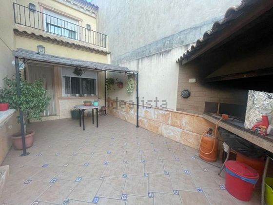 Foto 2 de Casa adossada en venda a Daya Nueva de 5 habitacions amb terrassa i jardí