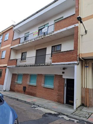 Foto 1 de Venta de piso en calle Gibraltar de 3 habitaciones con terraza y balcón