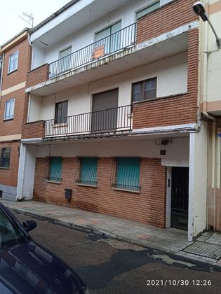 Foto 2 de Venta de piso en calle Gibraltar de 3 habitaciones con terraza y balcón