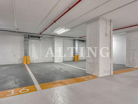 Foto 2 de Garaje en venta en calle De Balmes de 12 m²