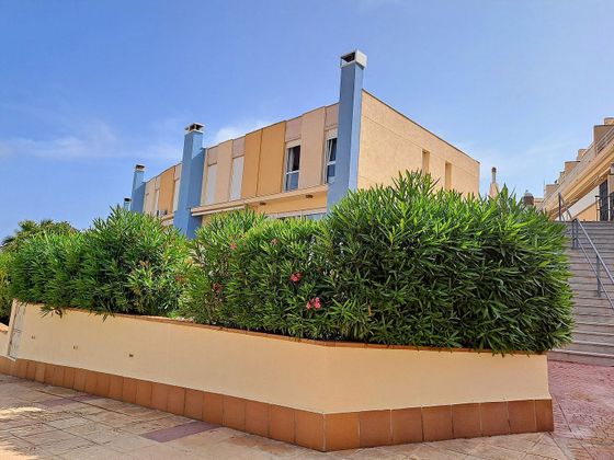 Foto 1 de Venta de casa adosada en Dehesa de Campoamor - La Regia - Aguamarina de 3 habitaciones con terraza y piscina