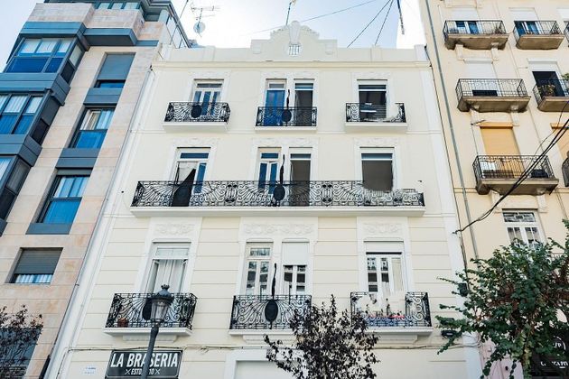 Foto 1 de Pis en venda a calle De Pere III El Gran de 2 habitacions amb terrassa i balcó