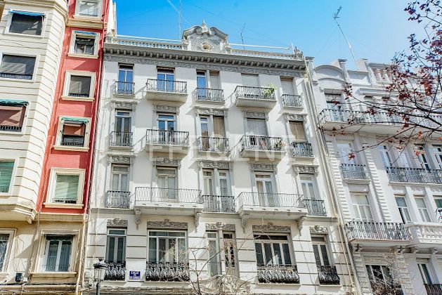 Foto 1 de Pis en lloguer a calle De Lluís de Santàngel de 4 habitacions amb mobles i balcó