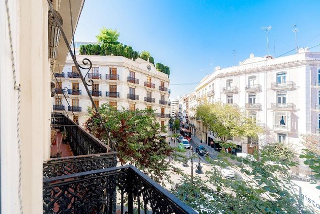Foto 1 de Pis en lloguer a calle De Ciril Amorós de 2 habitacions amb terrassa i mobles