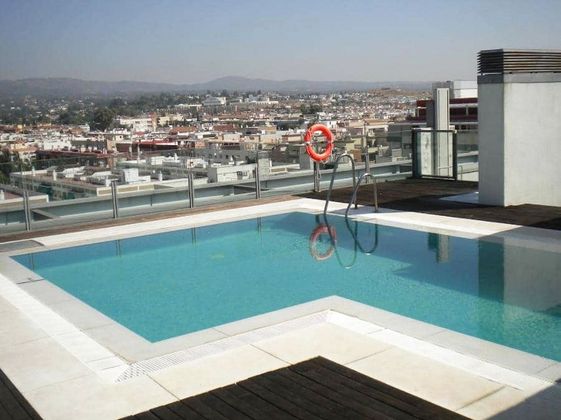 Foto 2 de Alquiler de piso en Huerta de la Reina - Trassierra de 2 habitaciones con piscina y jardín