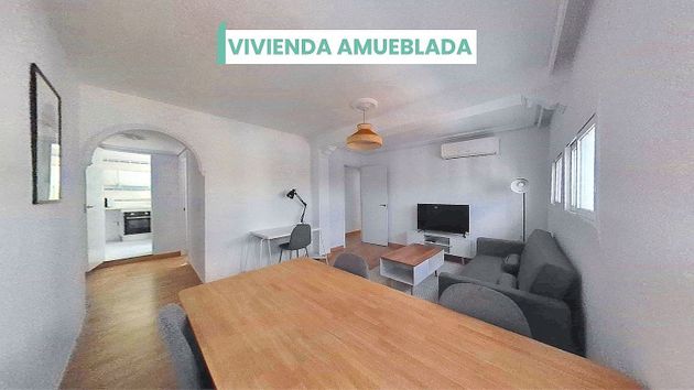 Foto 1 de Pis en lloguer a Las Huertas - San Pablo de 3 habitacions amb terrassa i mobles