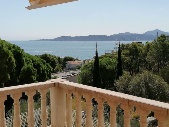 Foto 1 de Chalet en venta en Llançà de 4 habitaciones con terraza y piscina
