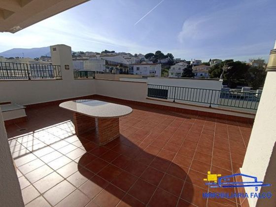 Foto 1 de Ático en venta en Llançà de 2 habitaciones con terraza y aire acondicionado
