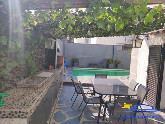 Foto 1 de Piso en venta en Llançà de 3 habitaciones con terraza y piscina