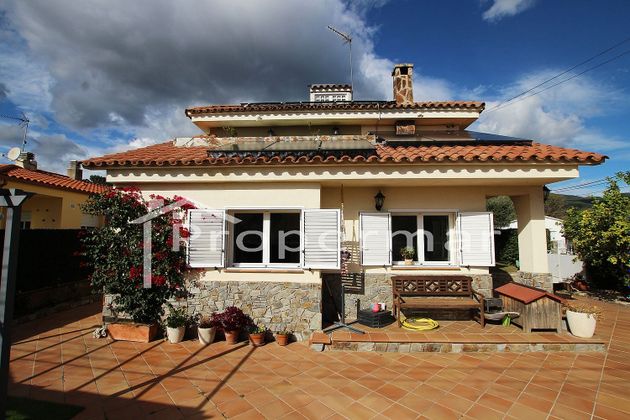 Foto 2 de Chalet en venta en Cànoves i Samalús de 3 habitaciones con terraza y jardín