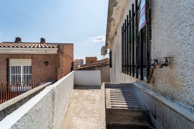 Foto 1 de Venta de casa adosada en calle Chapinería de 3 habitaciones con terraza y garaje