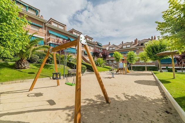 Foto 2 de Pis en venda a paseo Del Olivar de 2 habitacions amb piscina i jardí
