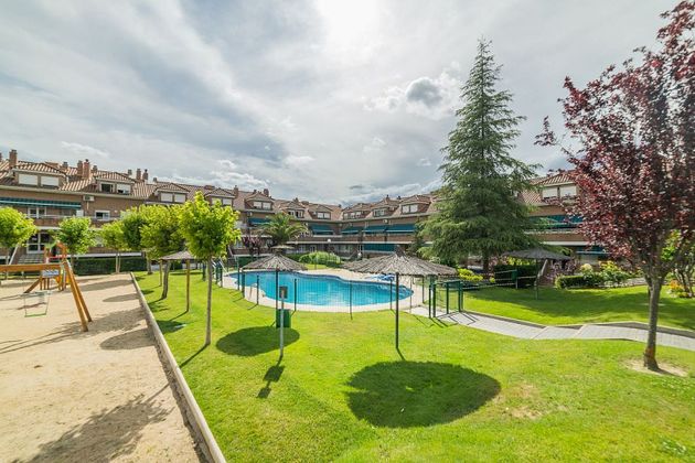 Foto 1 de Pis en venda a paseo Del Olivar de 2 habitacions amb piscina i jardí