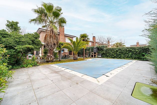 Foto 1 de Xalet en venda a Sevilla la Nueva de 5 habitacions amb terrassa i piscina