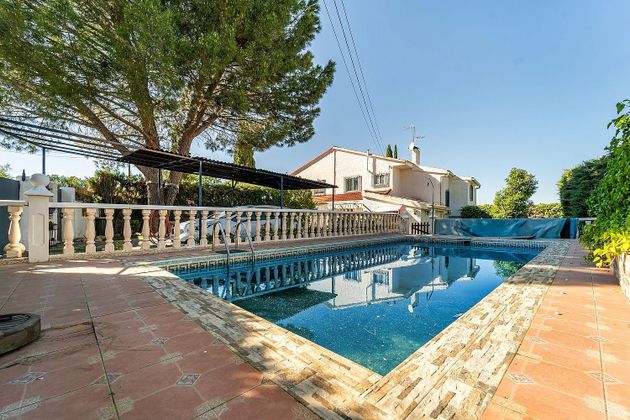 Foto 1 de Casa en venda a calle Chapíneria de 5 habitacions amb terrassa i piscina