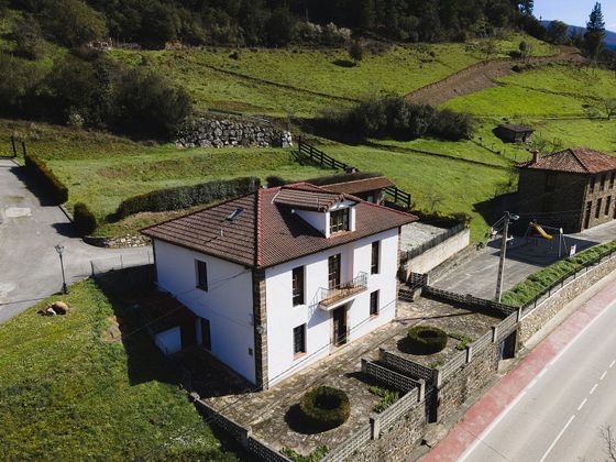 Foto 2 de Casa en venda a Cabezón de Liébana de 6 habitacions amb garatge i jardí