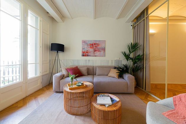 Foto 2 de Pis en lloguer a El Gòtic de 2 habitacions amb terrassa i mobles