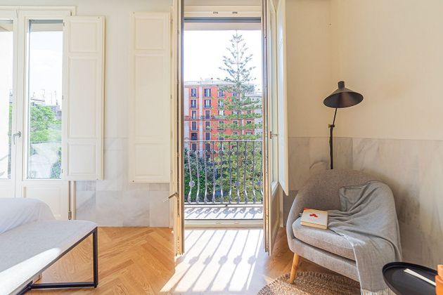 Foto 2 de Piso en alquiler en El Gòtic de 2 habitaciones con terraza y muebles