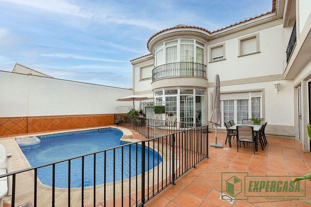 Foto 2 de Casa en venda a Domeño de 8 habitacions amb terrassa i piscina