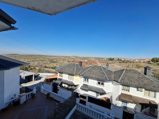 Foto 1 de Casa en venda a Campo Real de 3 habitacions amb terrassa i garatge