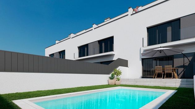 Foto 2 de Venta de casa en calle De la Podadora de 4 habitaciones con terraza y piscina