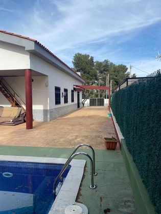 Foto 1 de Xalet en venda a Mas Trader-Corral D’En Tort-Corral D’En Cona de 4 habitacions amb terrassa i piscina