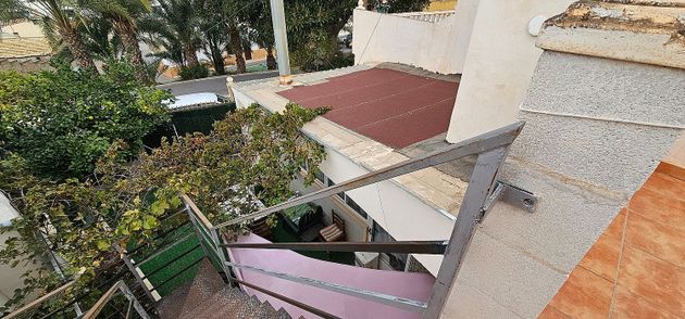 Foto 2 de Casa en venta en calle Cuevas Cipreses de 2 habitaciones con terraza y jardín