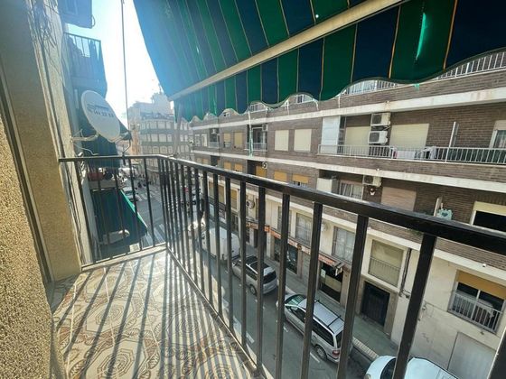 Foto 2 de Venta de piso en Carrús Est - Camí dels Magros de 3 habitaciones con terraza y balcón
