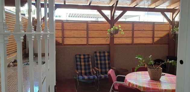 Foto 2 de Venta de casa adosada en Nou Altabix de 3 habitaciones con terraza y piscina