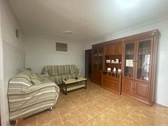 Foto 2 de Chalet en venta en Torrellano de 3 habitaciones con calefacción