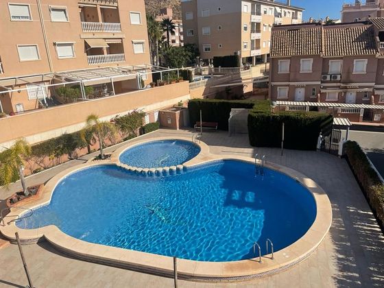 Foto 1 de Casa adossada en venda a Bernabéu - Santa Pola Este de 3 habitacions amb terrassa i piscina