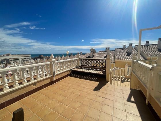 Foto 2 de Casa adosada en venta en Los Arenales del Sol de 2 habitaciones con terraza y piscina