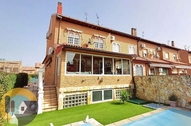 Foto 1 de Casa en venta en calle Río Turia de 3 habitaciones con terraza y piscina