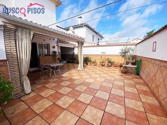 Foto 2 de Casa adossada en venda a Villarrubia de 4 habitacions amb terrassa i garatge