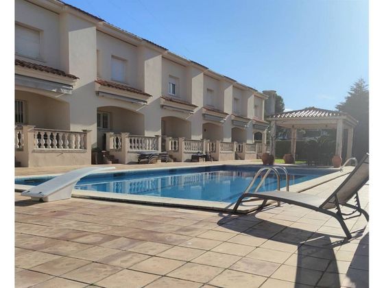 Foto 2 de Venta de casa en La Fosca-Cala Margarida de 4 habitaciones con terraza y piscina