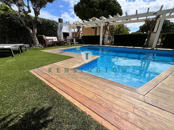 Foto 2 de Casa en lloguer a Premià de Dalt de 4 habitacions amb piscina i jardí