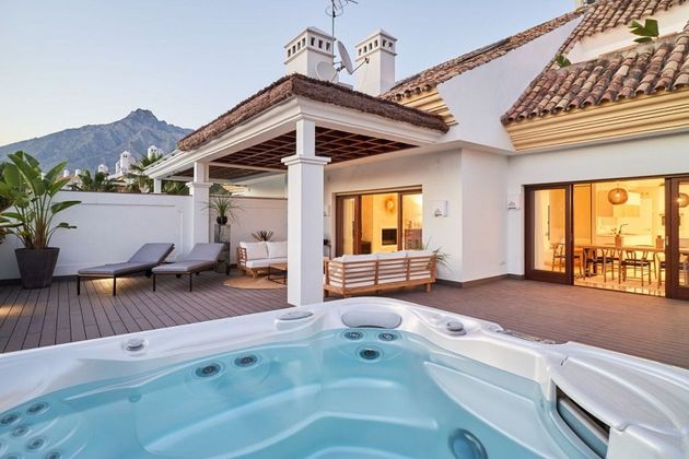 Foto 1 de Àtic en venda a Nagüeles Alto de 3 habitacions amb terrassa i piscina